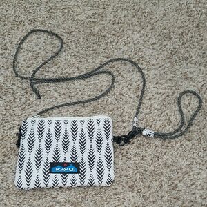 KAVU White and Black Crossbody Bag With Wristlet Strap